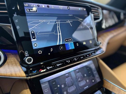 Used 2023 Jeep Grand Wagoneer L Series III image 9