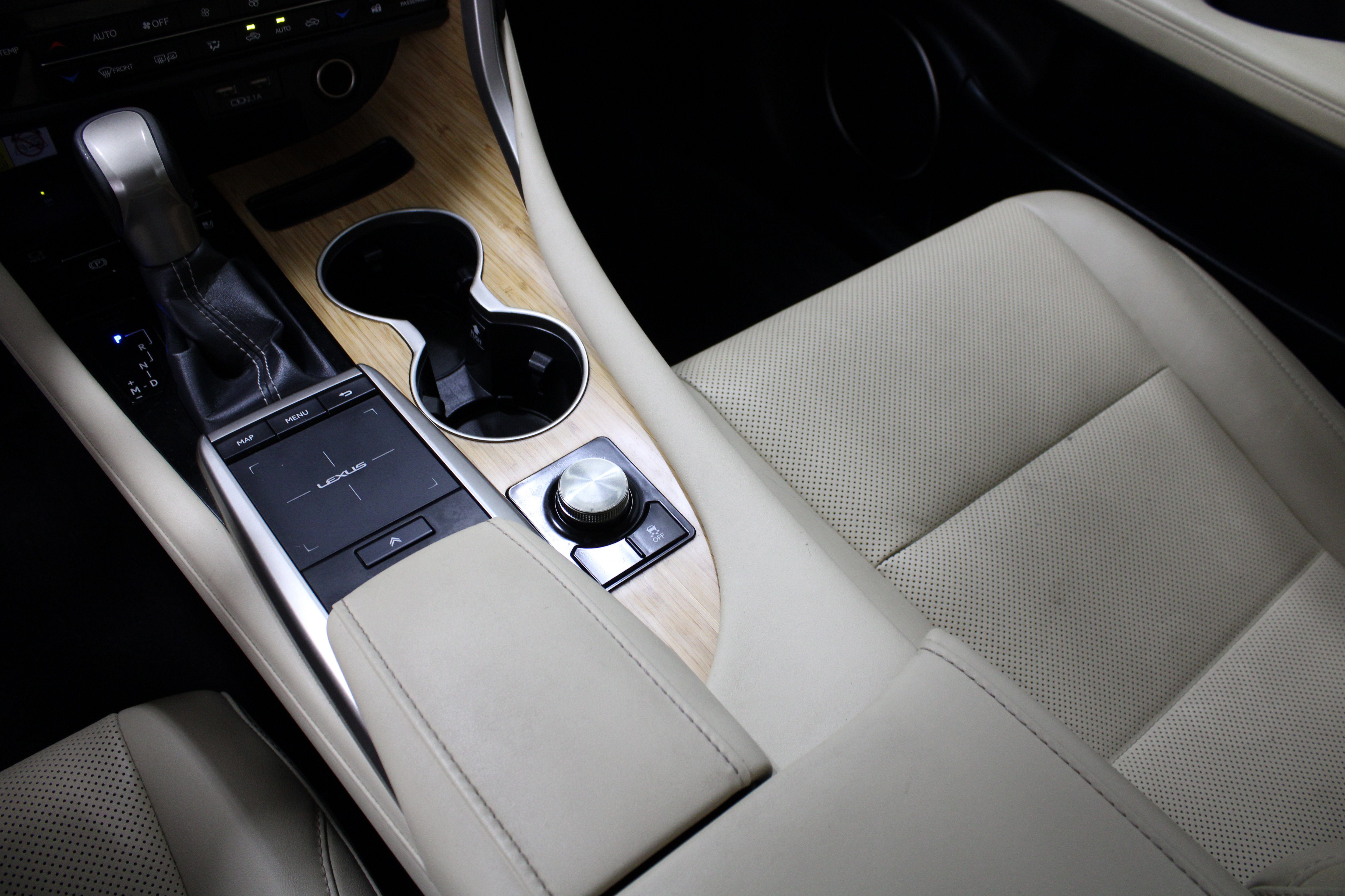 Used 2022 Lexus RX 350L FWD w/ Premium Package image 17