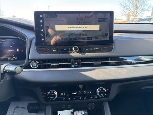 Used 2025 Mitsubishi Outlander SEL image 12