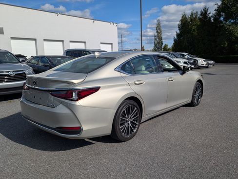 Certified 2022 Lexus ES 300h 300h image 3