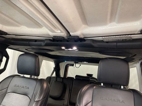 Used 2023 Jeep Wrangler Unlimited Sahara image 9