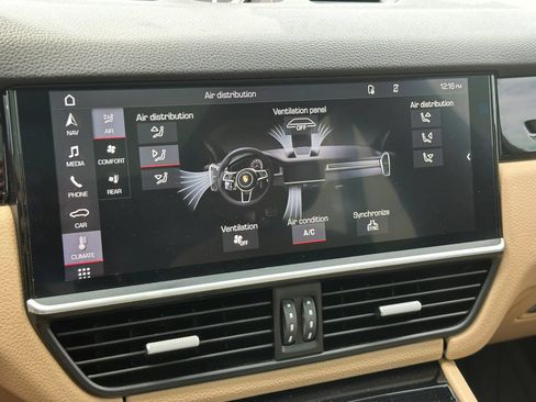 Used 2019 Porsche Cayenne AWD/4WD image 34