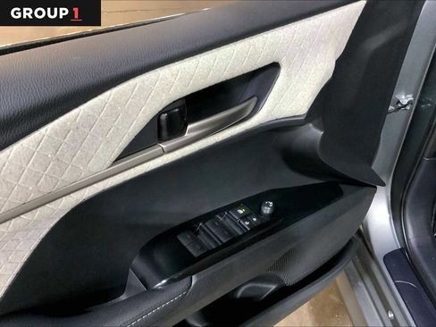Used 2025 Toyota Camry XLE AWD/4WD image 35