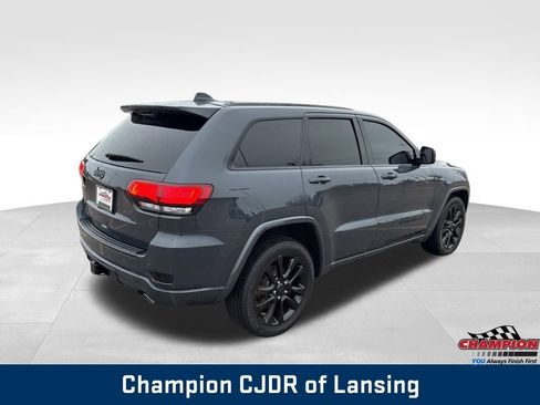 Used 2017 Jeep Grand Cherokee Altitude image 9