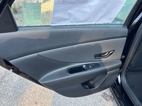 New 2025 Hyundai Elantra SEL image 12