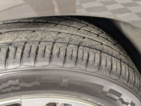 Used 2021 GMC Yukon XL Denali w/ Advanced Technology Package image 9