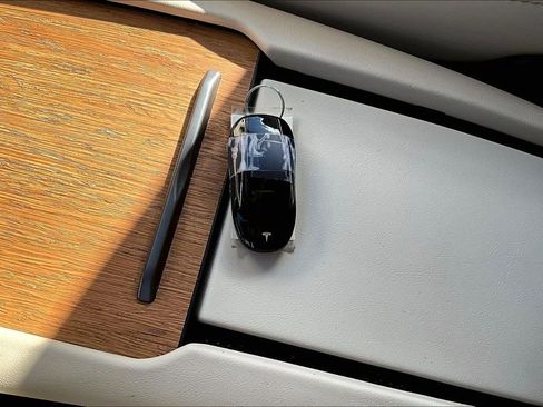 Used 2020 Tesla Model X Long Range image 11