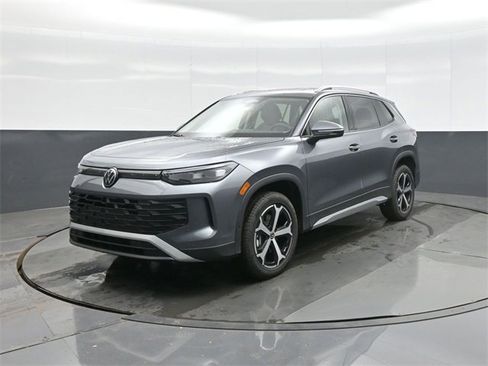 New 2026 Volkswagen Tiguan SE image 3