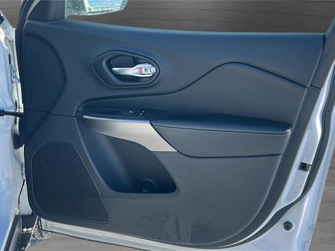 Used 2021 Jeep Cherokee Limited image 23