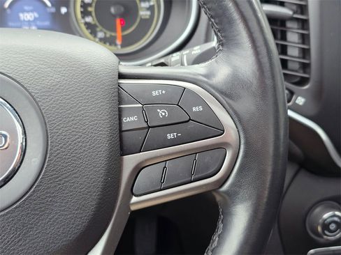 Used 2021 Jeep Cherokee Latitude Lux w/ Sun & Sound Group image 30