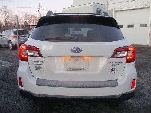 Used 2015 Subaru Outback 2.5i Limited image 3