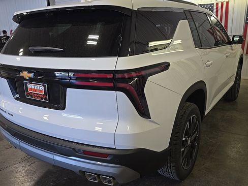New 2026 Chevrolet Traverse LT w/ Sun and Wheel Package AWD/4WD image 8