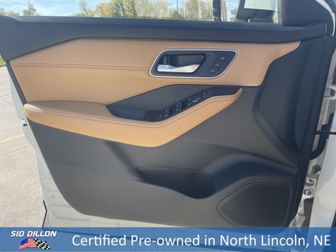 Used 2021 Nissan Rogue Platinum image 17