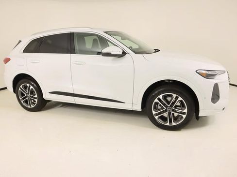 Certified 2025 Audi Q5 Premium Plus w/ Premium Plus AWD/4WD image 6