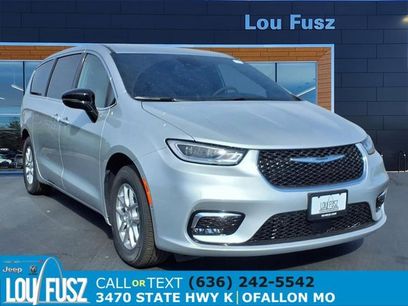 New 2026 Chrysler Pacifica Select
