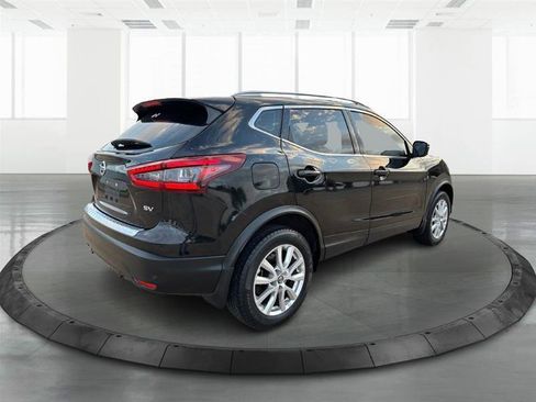 Used 2020 Nissan Rogue Sport SV image 3