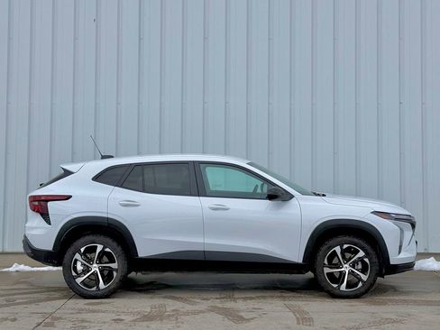 Used 2024 Chevrolet Trax RS w/ Driver Confidence Package image 7