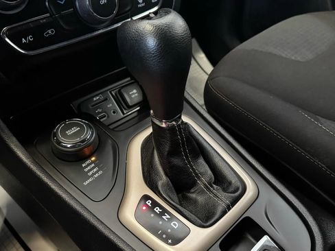 Used 2016 Jeep Cherokee Latitude w/ Cold Weather Group image 20