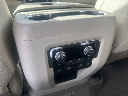 Used 2024 GMC Yukon Denali w/ Advanced Technology Package image 20