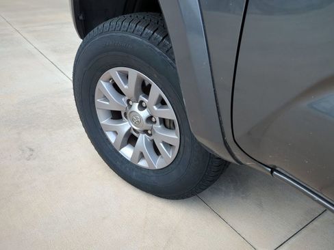 Used 2019 Toyota Tacoma SR5 RWD image 7