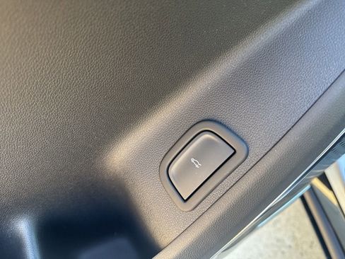 New 2026 Chevrolet Traverse RS w/ LPO, Floor Liner Package image 9