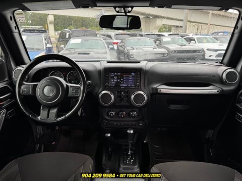 Used 2018 Jeep Wrangler Unlimited Sahara AWD/4WD image 34