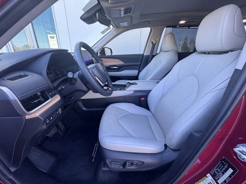 Used 2024 Toyota Grand Highlander Limited image 10