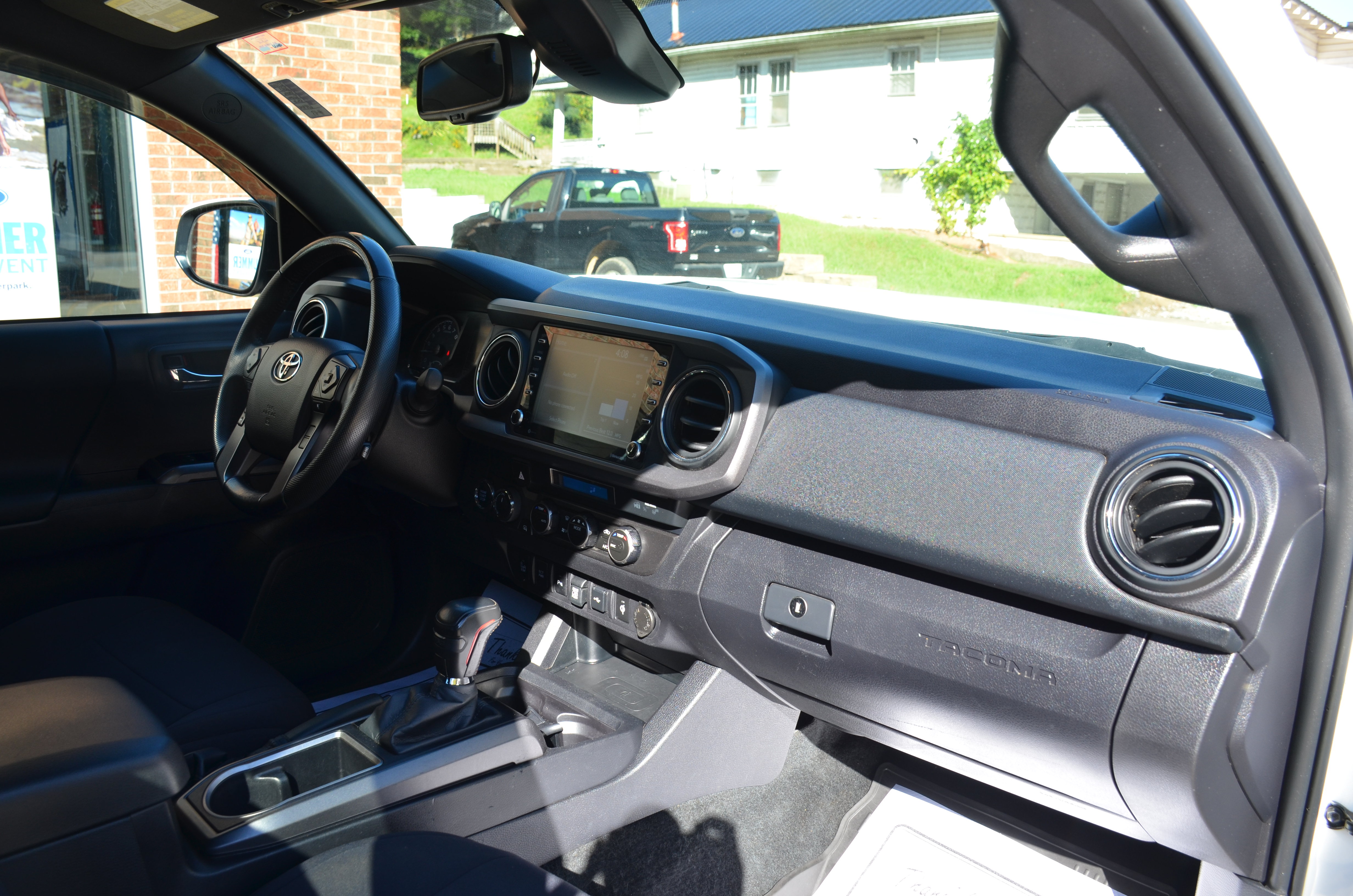 Used 2023 Toyota Tacoma TRD Off-Road w/ Technology Package AWD/4WD image 33