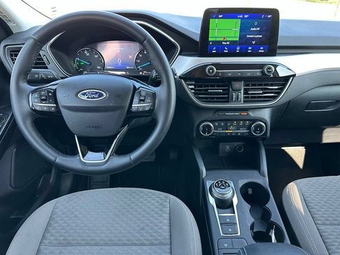 Used 2022 Ford Escape SE w/ Convenience Package FWD image 4