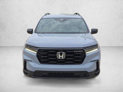 Used 2025 Honda Pilot Black Edition image 2