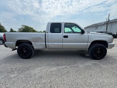 Used 2006 Chevrolet Silverado 1500 LT w/ Onstar Plus Package RWD image 5