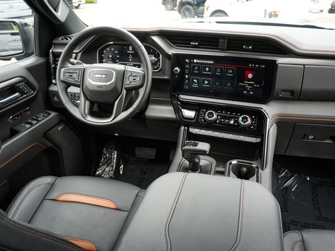Used 2025 GMC Sierra 1500 AT4 w/ AT4 Premium Package AWD/4WD image 28