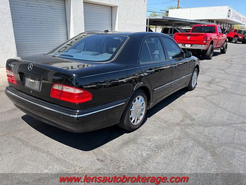 Used 2000 Mercedes-Benz E 320 Sedan image 8