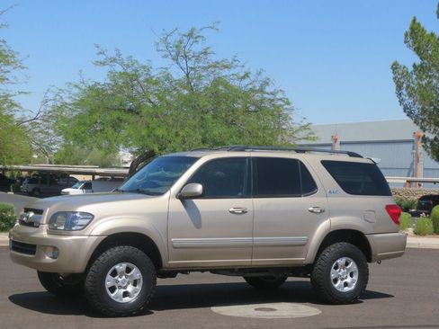 Used 2005 Toyota Sequoia SR5 AWD/4WD image 1