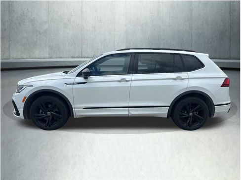 Used 2023 Volkswagen Tiguan SE R-Line AWD/4WD image 2