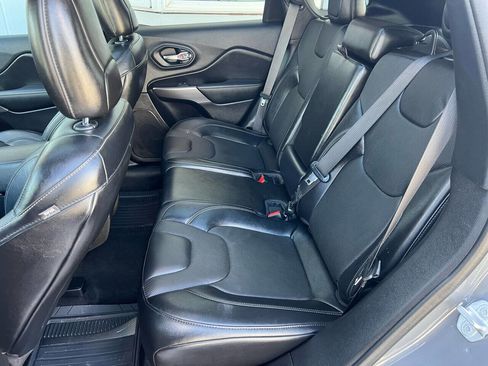 Used 2021 Jeep Cherokee Limited image 17