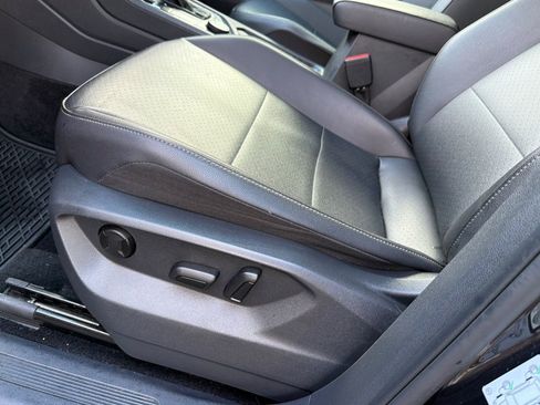 Used 2020 Volkswagen Tiguan SE w/ Panoramic Sunroof Package image 12