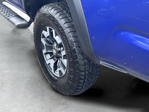 Used 2022 Toyota Tacoma TRD Off-Road image 11