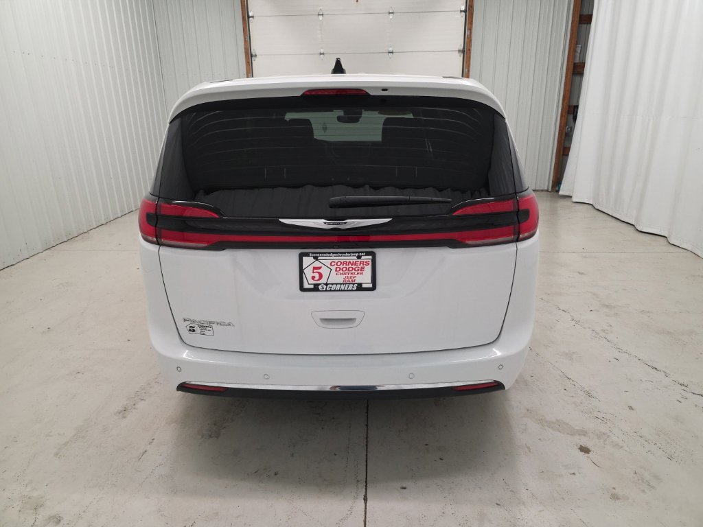 Used 2025 Chrysler Pacifica Select FWD image 4