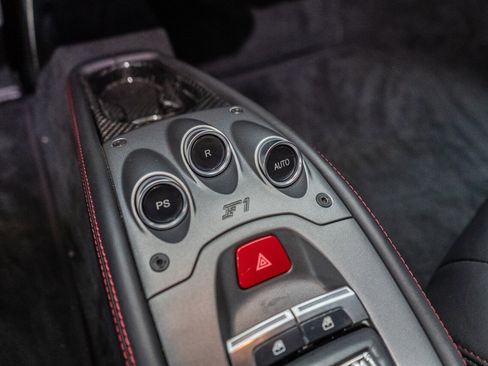 Used 2011 Ferrari 458 Italia Coupe RWD image 77