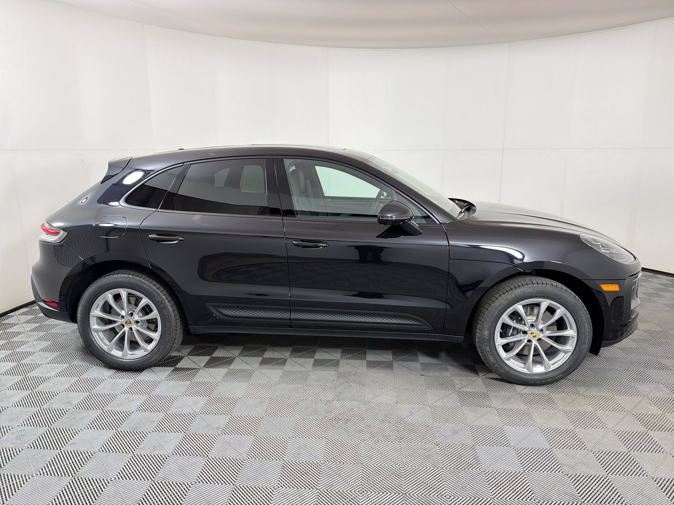 Used 2026 Porsche Macan AWD/4WD image 9