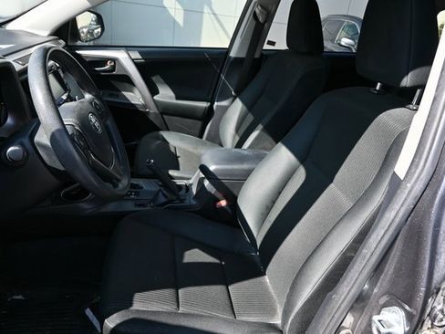Used 2018 Toyota RAV4 LE image 13