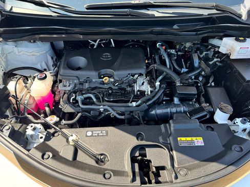 Used 2021 Toyota Sienna Limited image 32