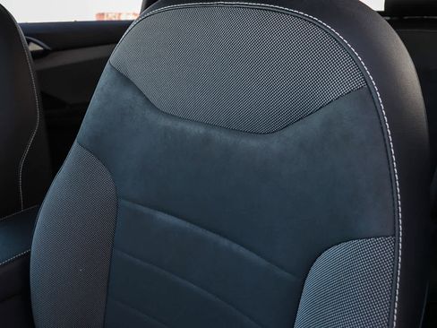 Used 2022 Volkswagen Taos SE w/ Panoramic Sunroof Package image 26