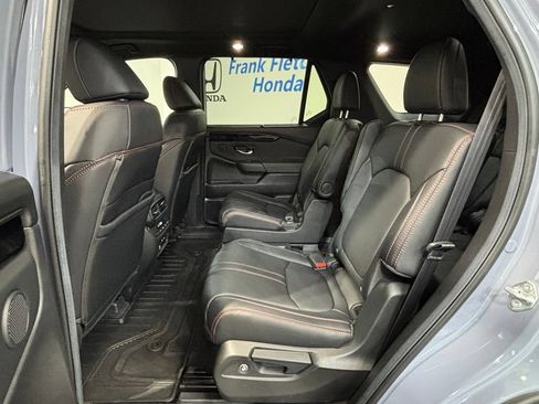 Used 2025 Honda Pilot TrailSport image 30