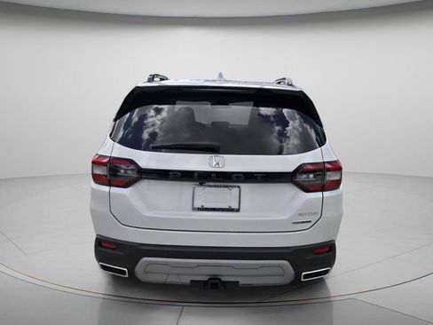 Certified 2025 Honda Pilot Touring image 6
