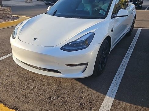 Used 2023 Tesla Model 3 Standard Range image 1