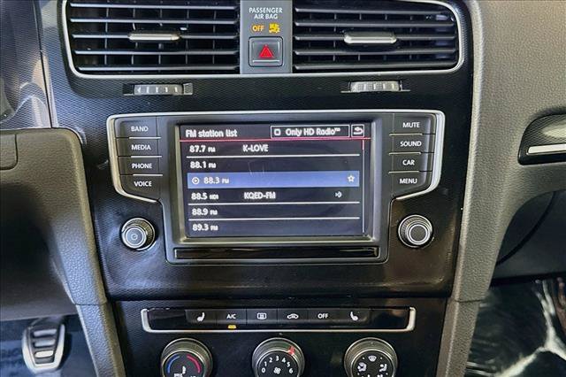 Used 2017 Volkswagen Golf 4-Door FWD image 15