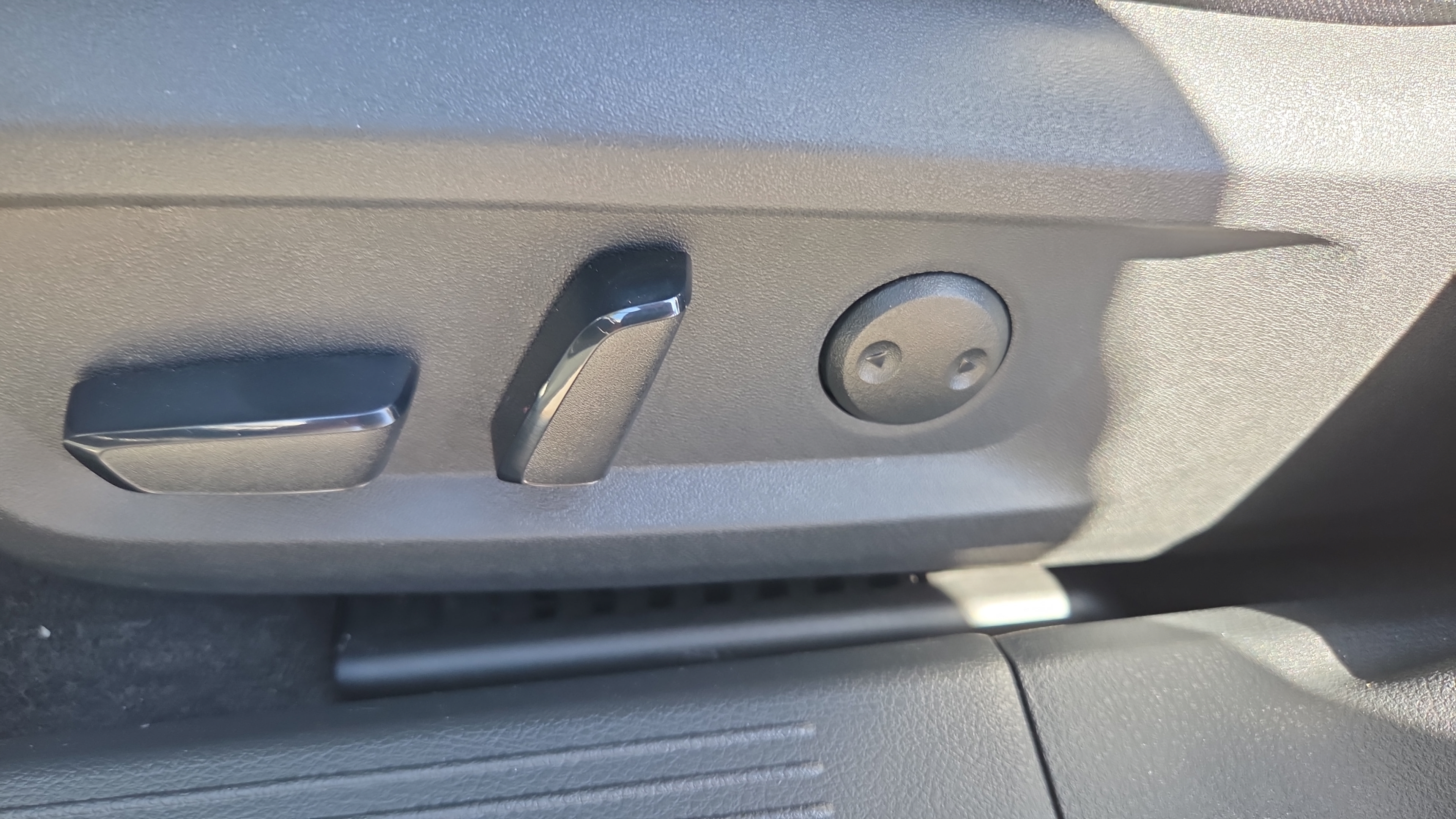 Used 2024 Nissan Rogue SL FWD image 21