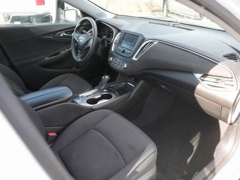 Used 2018 Chevrolet Malibu LT image 17